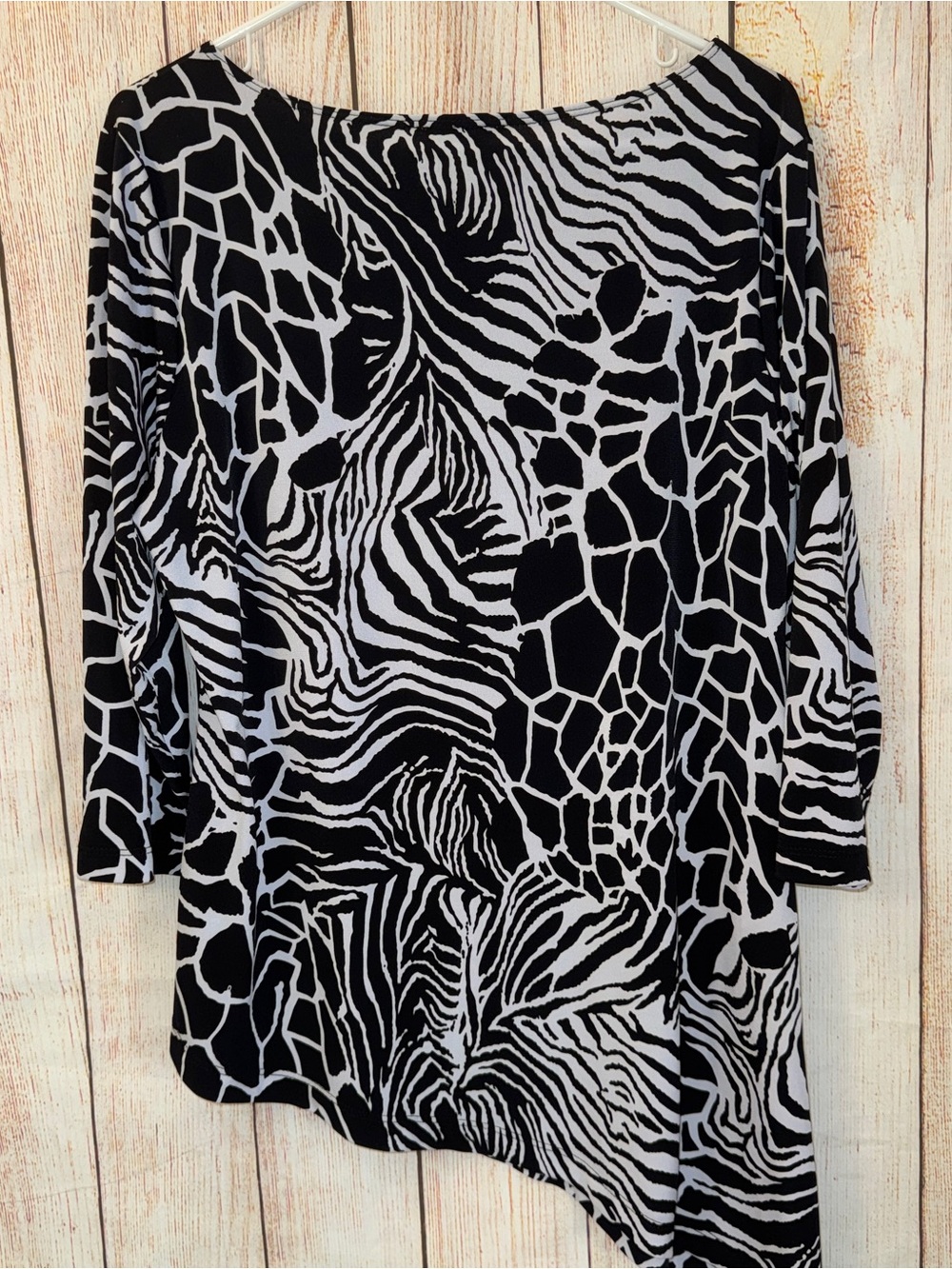 Chico’s Black & White Animal Print Asymmetrical Tunic, Sz 2 or L/12 - Picture 4 of 5